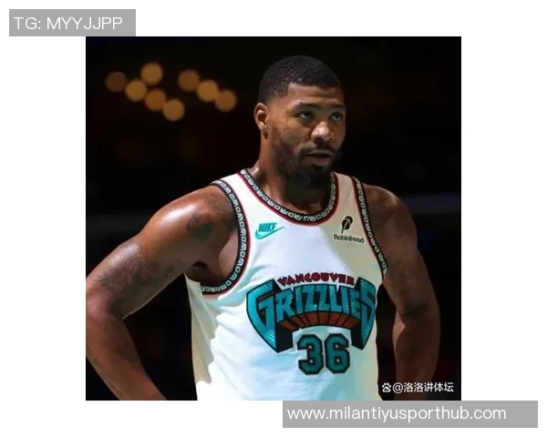 斯玛特强调球队应专注于回防而非向裁判抱怨以提升比赛表现 斯玛特强调球队应专注于回防而非向裁判抱怨以提升比赛表现