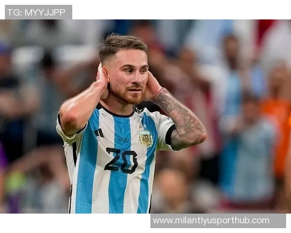 麦卡利斯特国家队出战40场荣获三冠阿根廷队海报祝贺彰显荣耀